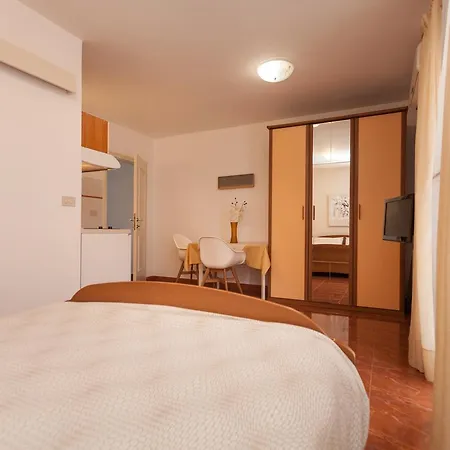 Apartments Alice Rovinj Exterior photo